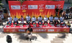 Antalya'daki festivalde 3 dakikada 323 gram acı biber yiyen kişi birinci oldu
