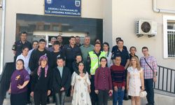 Mersin'de engelli öğrencilerden jandarmaya ziyaret