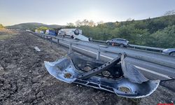 Anadolu Otoyolu Düzce geçişinde tıra çarpan cipteki 3 kişi yaralandı