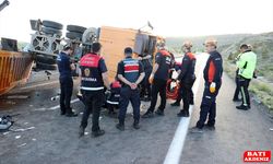 Devrilen kamyondaki 1 kişi öldü, 2 kişi yaralandı