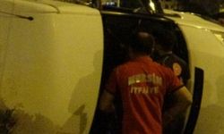 Devrilen minibüsteki 1 polis yaralandı