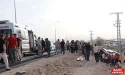 Devrilen yolcu minibüsündeki 13 kişi yaralandı