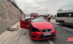 Tıra çarpan otomobildeki 3 kişi yaralandı