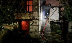 Alanya'da metruk binada çıkan yangın söndürüldü