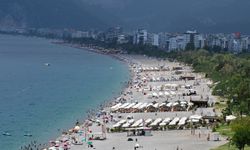 Antalya'da hava sıcaklığı sağanakla 11 derece azaldı