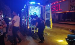Mersin'de hafif ticari araçla çarpışan motosikletin sürücüsü yaralandı