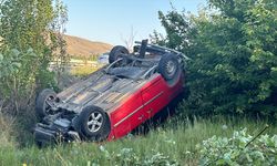 Hafif ticari aracın devrildiği kazada 6 kişi yaralandı
