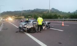 İki otomobilin çarpıştığı kazada 2 kişi öldü, 6 kişi de yaralandı