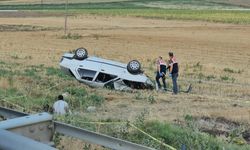 Devrilen otomobildeki kadın öldü, bebeği yaralandı