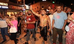 Edirne'de vatandaşları selamlayan Zeybek, "pehlivan hamamı" geleneğini sürdürdü