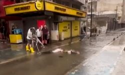 İzmir'de sağanaktan kaçmaya çalışan 2 kişi, elektrik akımına kapılarak öldü