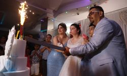 Mersin'de özel gereksinimli genç kıza temsili düğünle doğum günü kutlaması