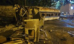 Devrilen sulama tankerindeki 2 kişi yaralandı