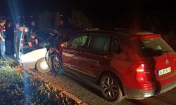 İki otomobilin çarpıştığı kazada 2 kişi öldü, 4 kişi yaralandı