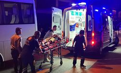 Sakarya'da işçi servisiyle otomobil çarpıştı, 3 kişi yaralandı