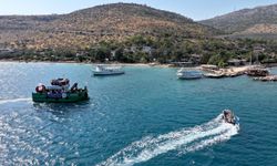 Mersin Körfezi'nde deniz yüzeyinde biriken atıklar toplandı