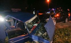 İki otomobilin çarpışması sonucu 10 kişi yaralandı