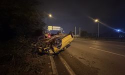 Takla atan otomobildeki 4 kişi yaralandı
