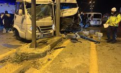 2 minibüsün çarpıştığı kazada 21 kişi yaralandı