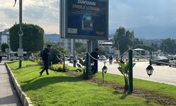 Çimlere basan vatandaşlara anonslu uyarı