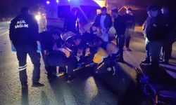 Önce traktöre ardından minibüse çarpan motosikletli ağır yaralandı