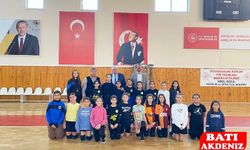 Kumluca Kaymakamı Bahadır Güneş İlçe Spor Müdürlüğünde İncelemelerde Bulundu