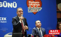 Muhittin Böcek'ten Gazetecilere Özel Kutlama