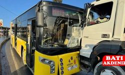 Aynı cadde üzerinde 2 ayrı kaza: Yaralılar var