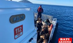 Kaş'ta 8 göçmen beraberinde 11 çocuk yakalandı