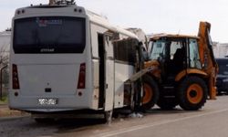 Midibüs ile iş makinesi çarpıştı: 23 Yaralı