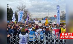 Kamu emekçileri, taleplerini bakanlık önünde duyurdu!