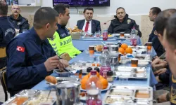 Bilecik Valisi Aygöl, jandarma personeliyle iftar yaptı