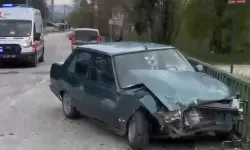 2 otomobil çarpıştı: 4 yaralı