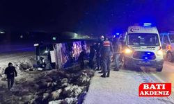 Yolcu otobüsü devrildi: 20 Yaralı