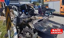 İki otomobil kafa kafaya çarpıştı: 1 ölü 1 yaralı