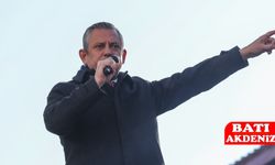 Özel'den medyaya sert çıkış: 'Reklamlarınızı izletirsem namerdim!'"