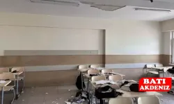 Tavan sıvası düştü: 4 öğrenci yaralı