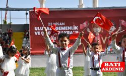 Kumluca’da 23 Nisan Coşkusu: Çocuklar Sahneye, Halk Alkışa Taştı!