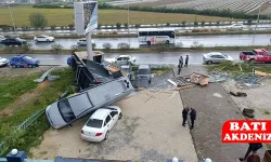 Büyük Felaket! Antalya'da Hortum Araçları Nasıl Sürükledi?