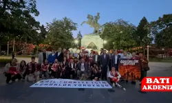19 Genç, 450 Kilometre Yürüyerek Demokrasi İçin Sesini Yükseltiyor!