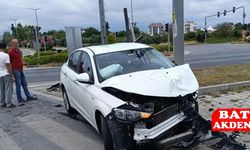 Manavgat'ta Feci Çarpışma: Araçlar Hurdaya Döndü, 1 Yaralı!
