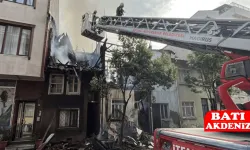 Alev Alev Gece! 3 Ev Kül Oldu, 2 İtfaiyeci Yaralandı