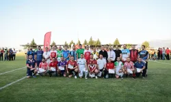 Başkan Çavuşoğlu turnuvanın açılışını yaptı, dostluk kazandı