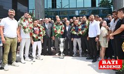 Kumluca’nın Gururu Pehlivanlar, Törenle Karşılandı