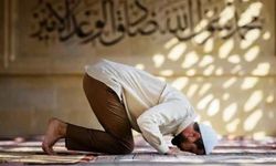 3 AĞUSTOS’TA ANTALYA’DA MANEVİ HUZURUN KAPILARI ARALANIYOR: NAMAZ VAKİTLERİ DUYURULDU