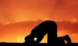 4 AĞUSTOS’TA ANTALYA’DA GÖĞÜN SESİNE KULAK VERİN: NAMAZ VAKİTLERİ MANEVİ HUZUR GETİRİYOR