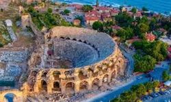 Antalya 6 Ağustos’ta Fırın Gibi Kavruluyor: Gündüz 33 °C, Gölgede Bile Serinlik Yok!