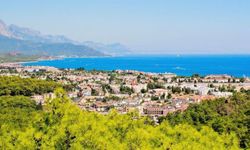 Antalya 7 Ağustos’ta Fırın Gibi: Gündüz 32 °C, Gölge Hâlâ Serinletmiyor!