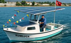 Antalya Kumluca’da Güneş Enerjisiyle Çalışan İlk Balıkçı Teknesi Denize İndi