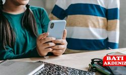 Okullarda Cep Telefonu Dönemi Sona Eriyor